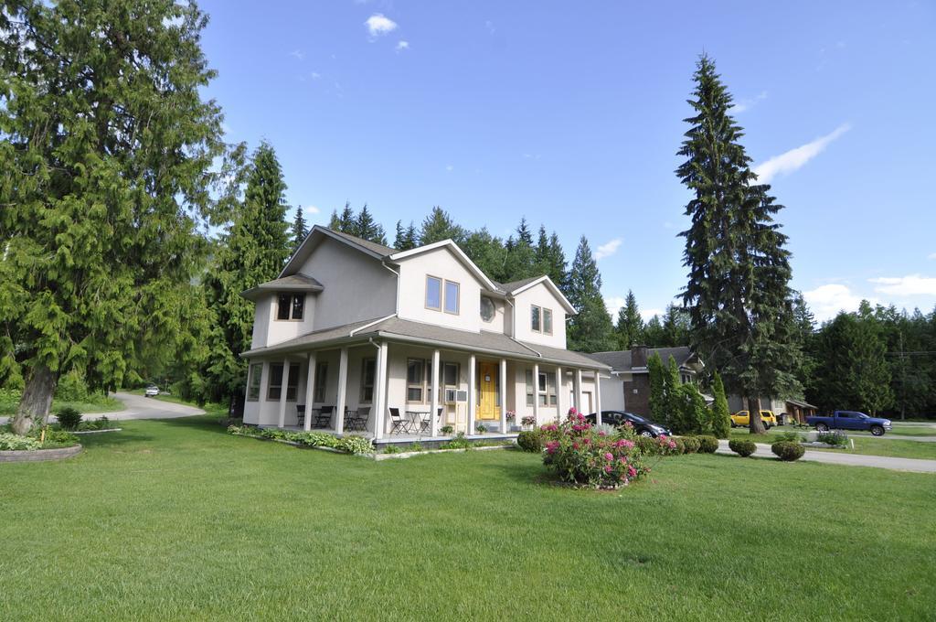Cornerstone Bed And Breakfast Revelstoke Kültér fotó