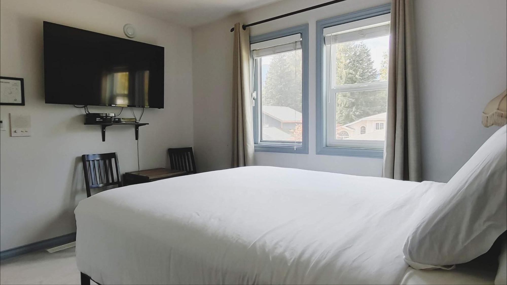 Cornerstone Bed And Breakfast Revelstoke Kültér fotó