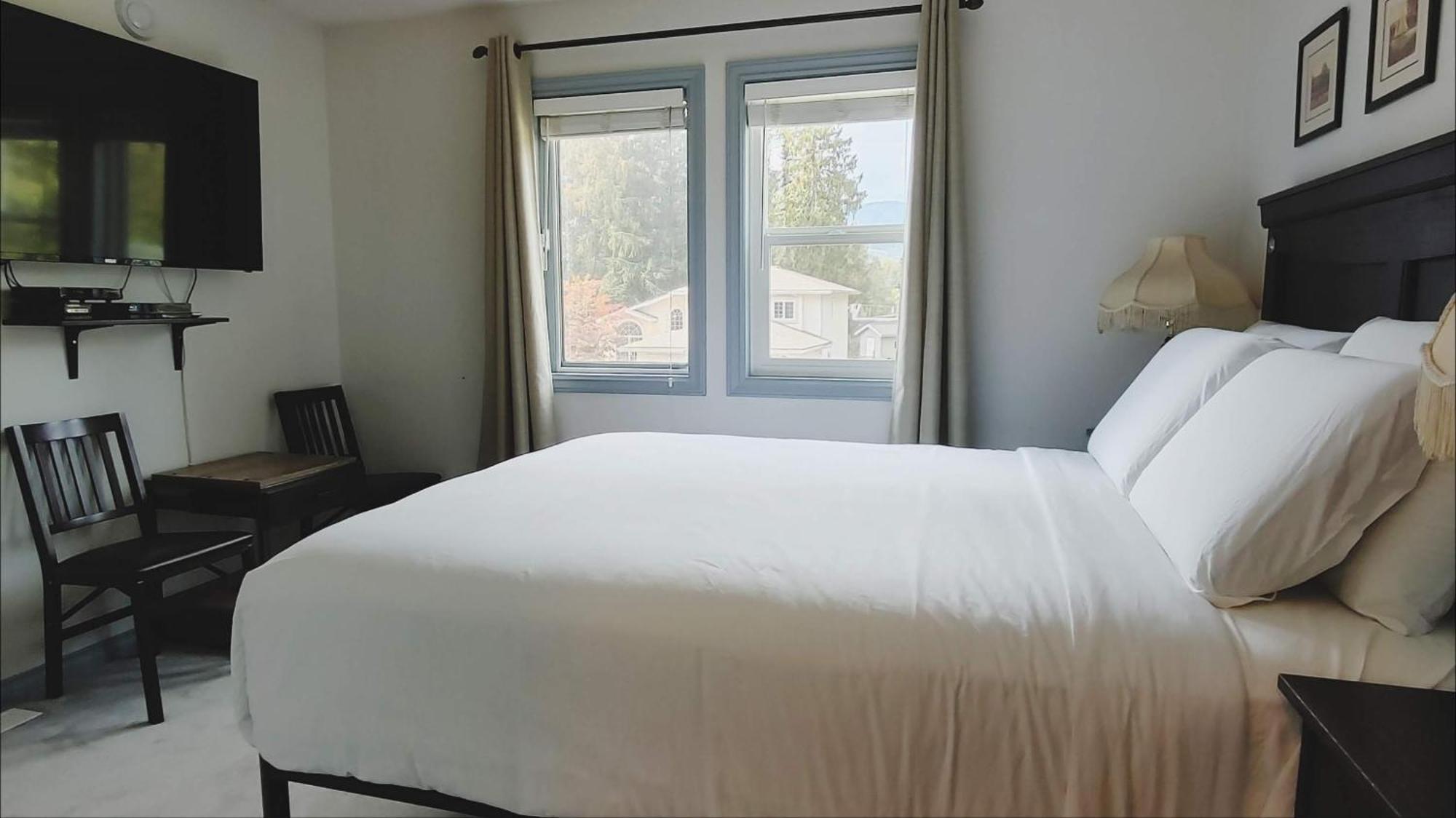 Cornerstone Bed And Breakfast Revelstoke Kültér fotó