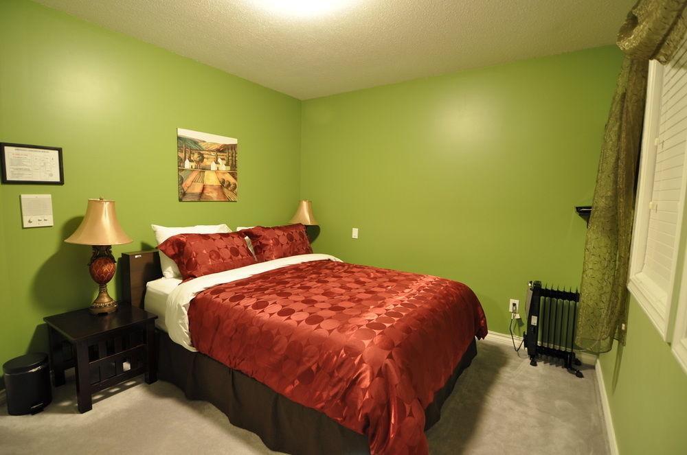 Cornerstone Bed And Breakfast Revelstoke Kültér fotó