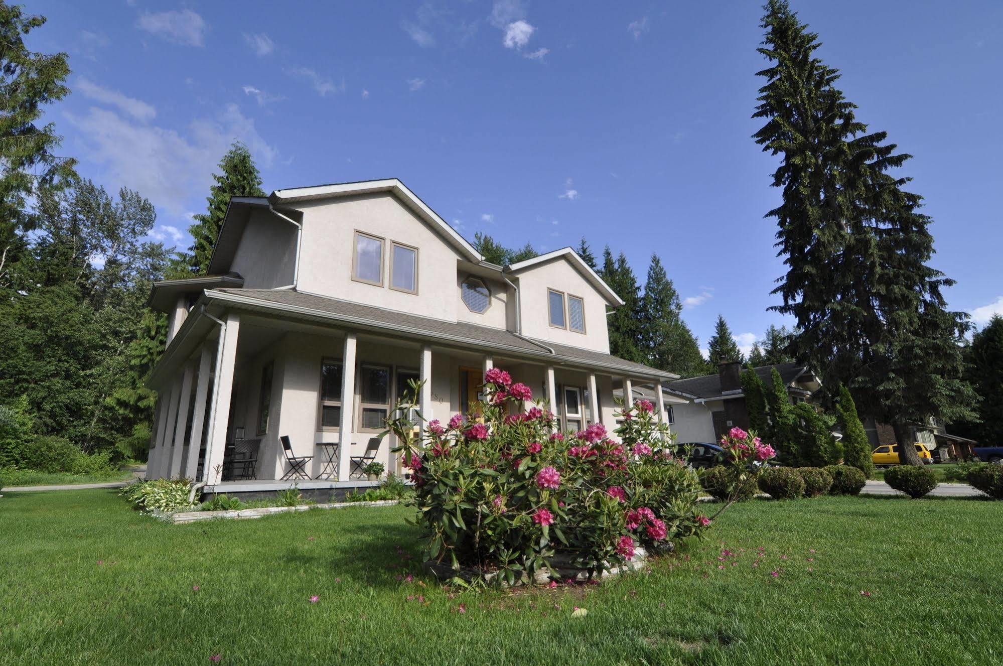 Cornerstone Bed And Breakfast Revelstoke Kültér fotó
