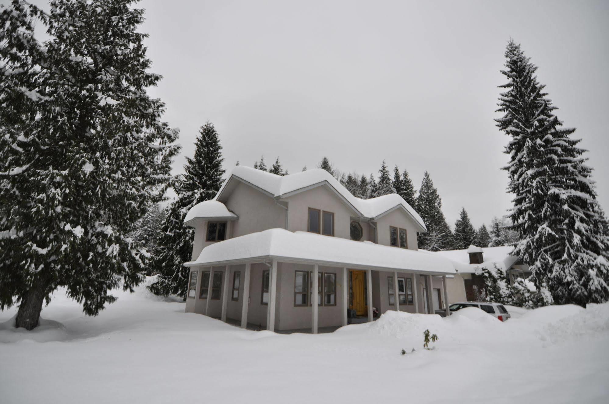 Cornerstone Bed And Breakfast Revelstoke Kültér fotó
