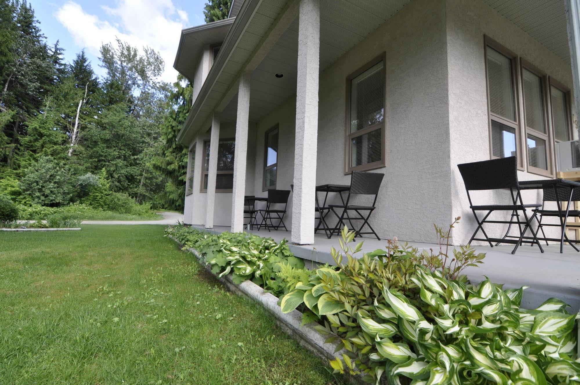 Cornerstone Bed And Breakfast Revelstoke Kültér fotó